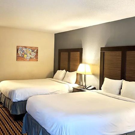 Econo Lodge Forest City Bagian luar foto