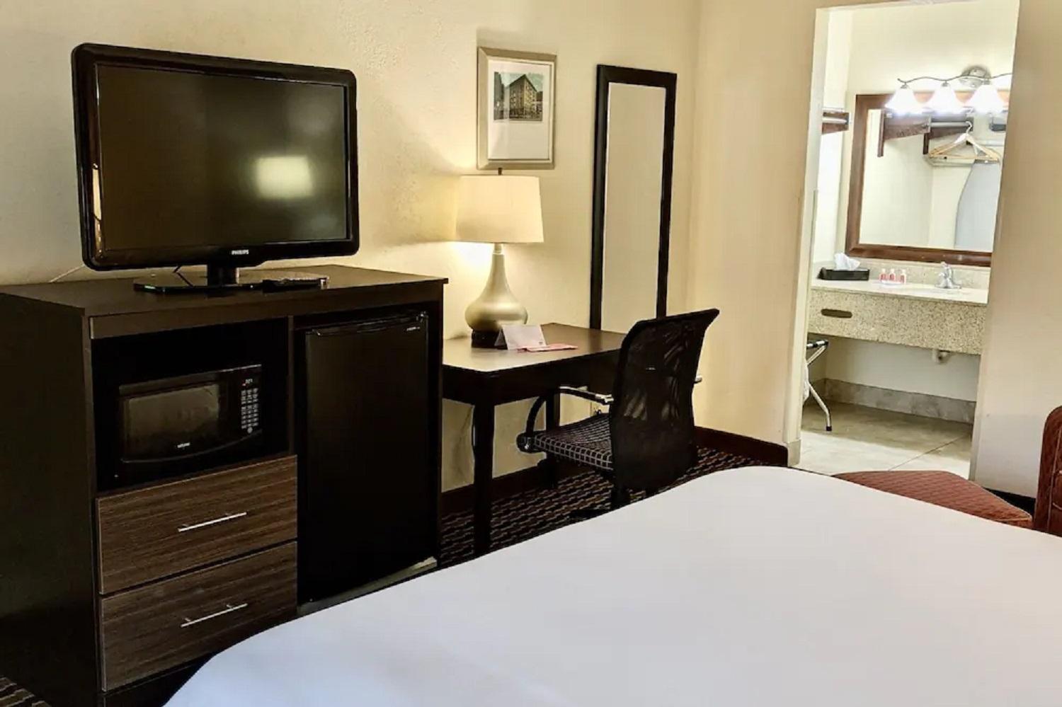 Econo Lodge Forest City Bagian luar foto