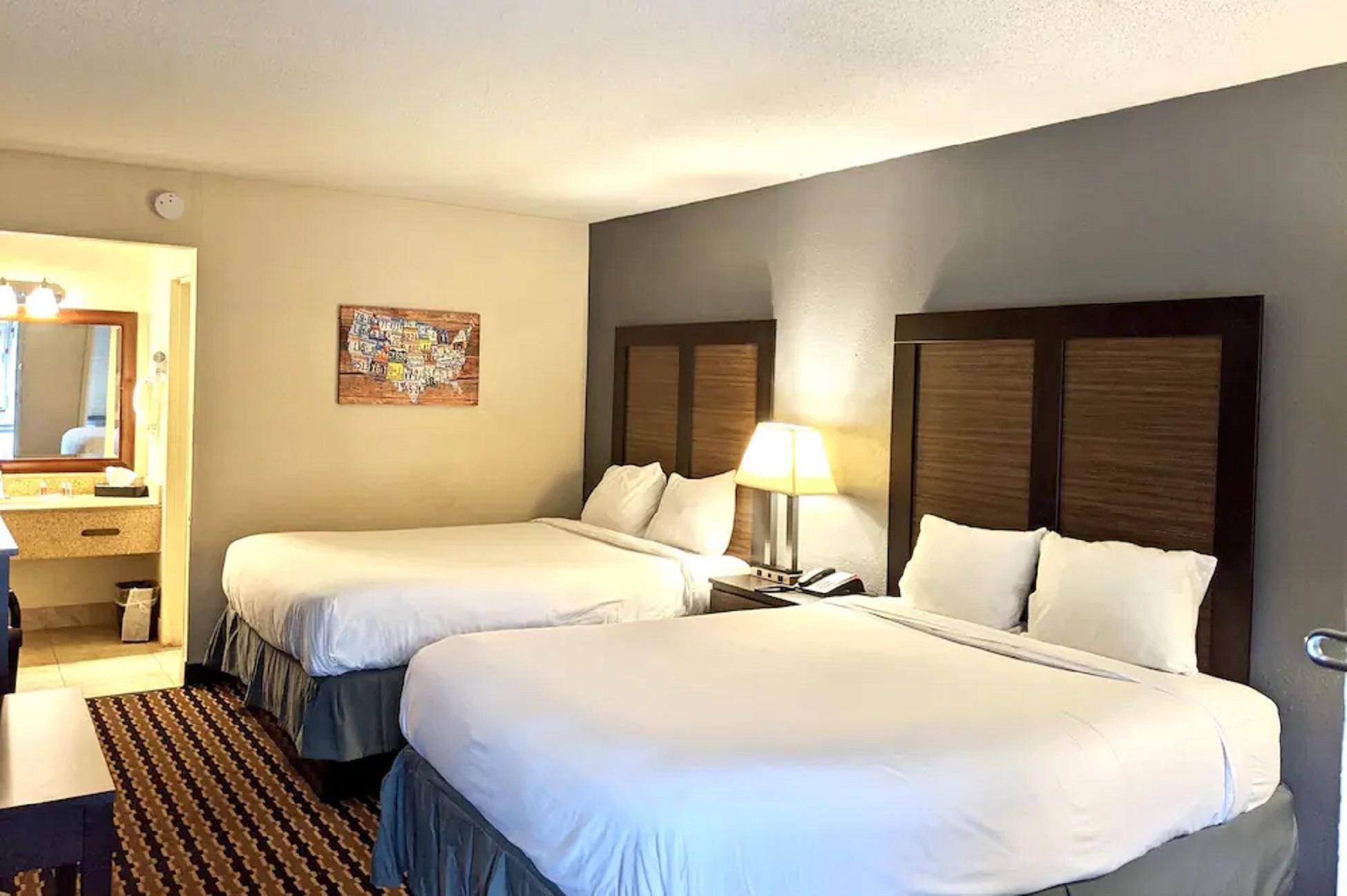 Econo Lodge Forest City Bagian luar foto