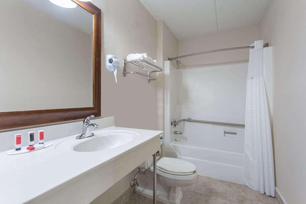 Econo Lodge Forest City Bagian luar foto