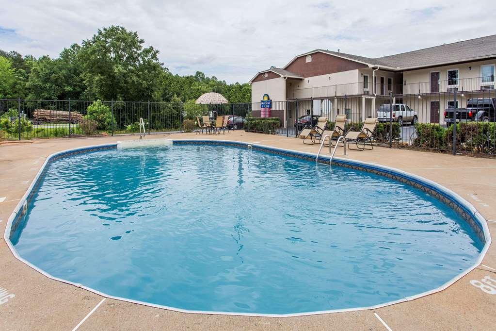 Econo Lodge Forest City Bagian luar foto