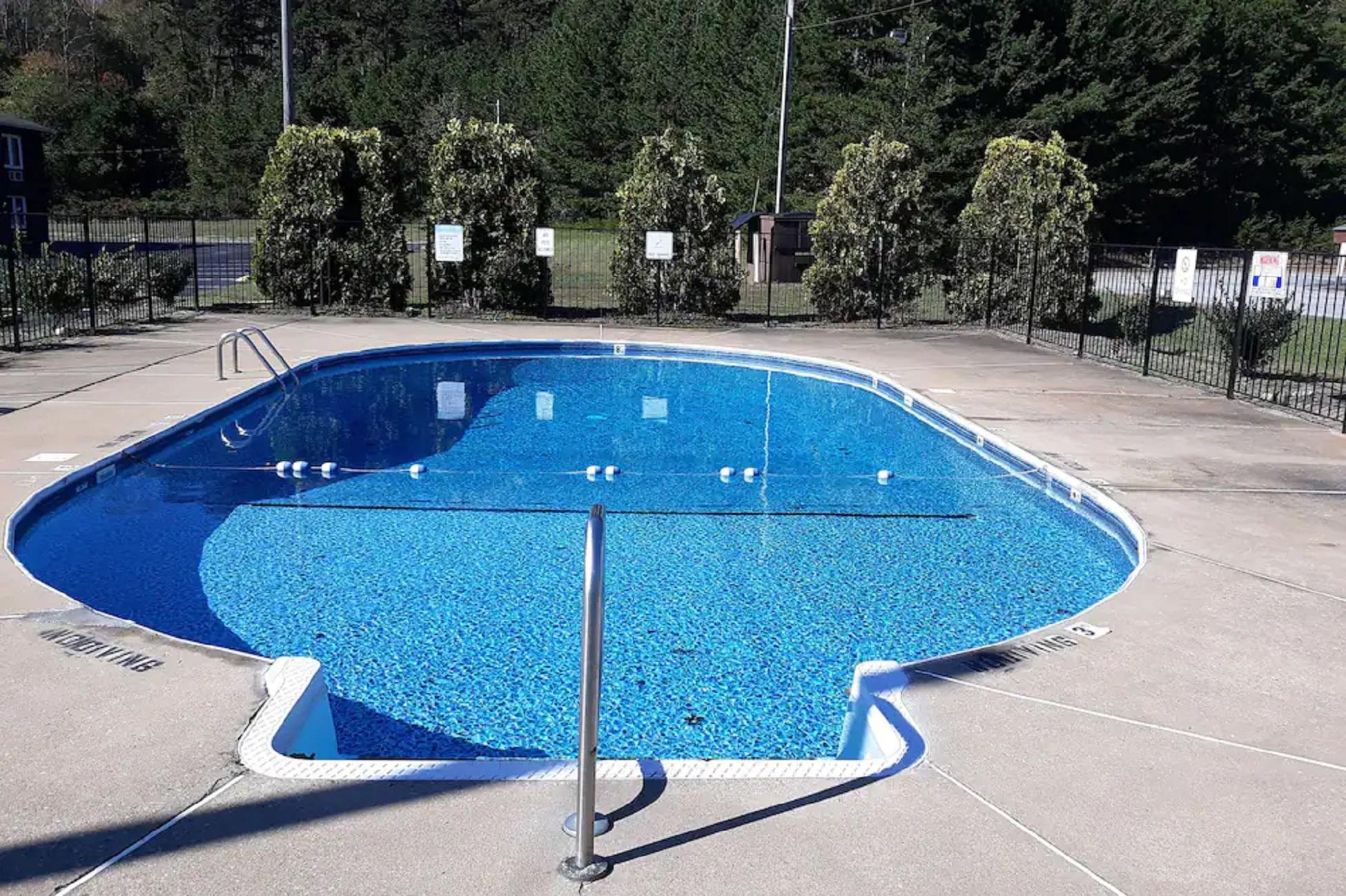 Econo Lodge Forest City Bagian luar foto