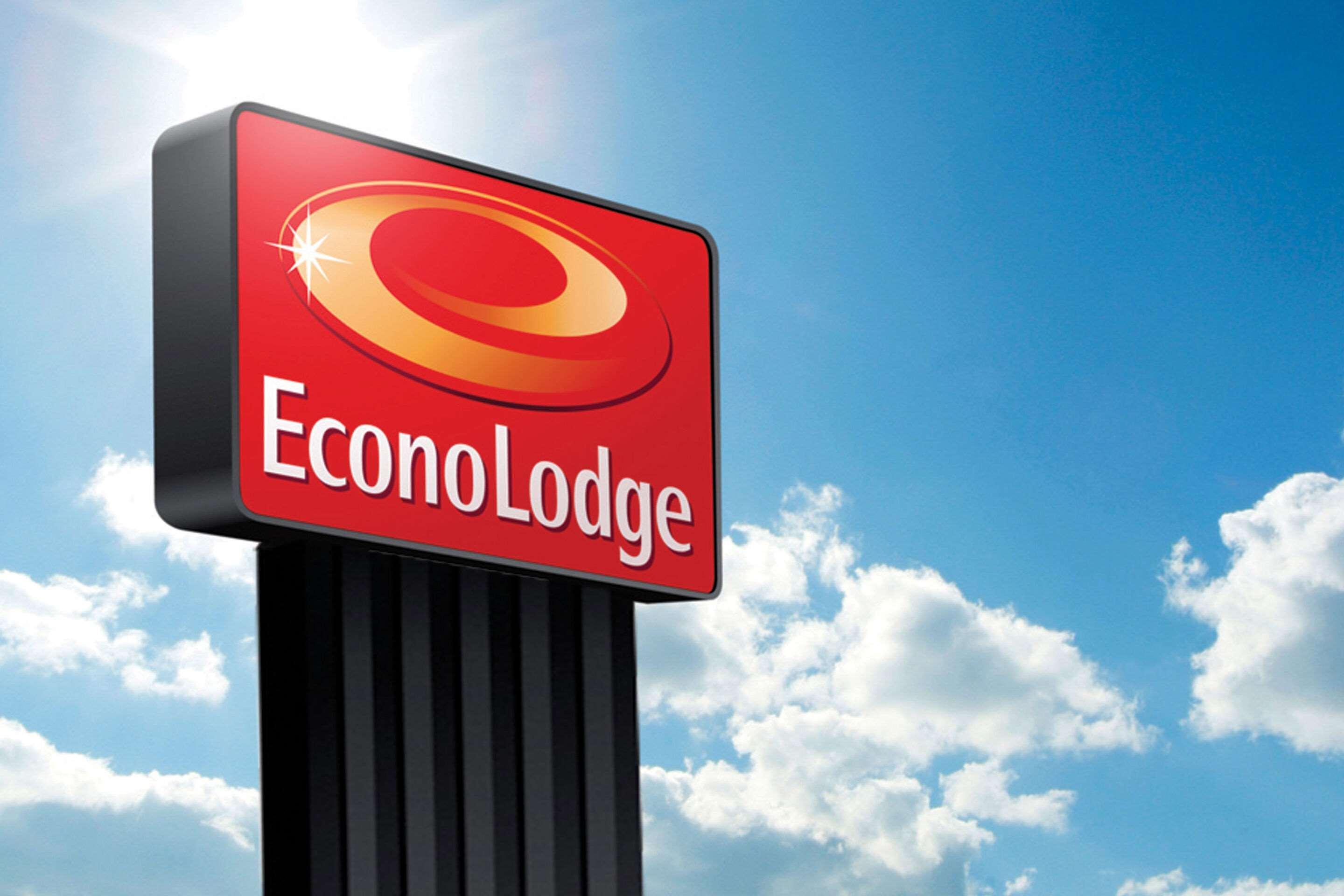 Econo Lodge Forest City Bagian luar foto