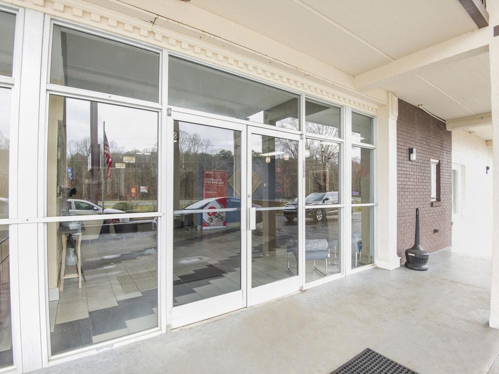 Econo Lodge Forest City Bagian luar foto