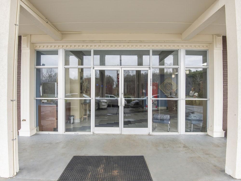 Econo Lodge Forest City Bagian luar foto