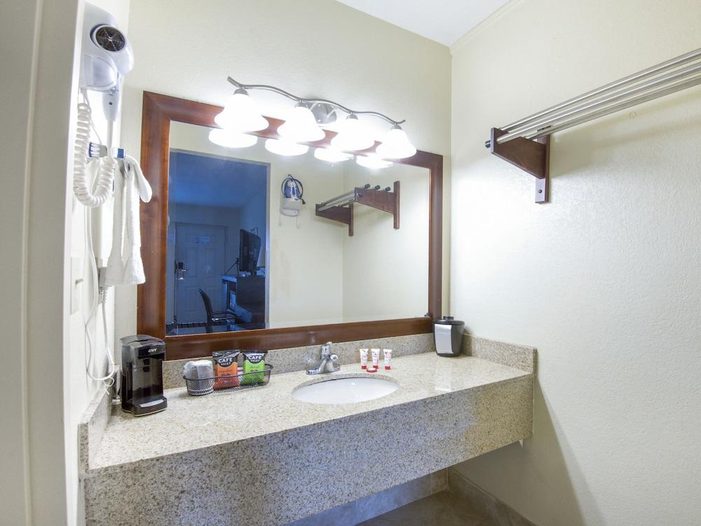 Econo Lodge Forest City Bagian luar foto