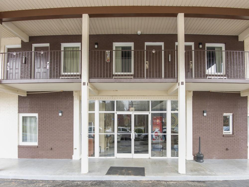 Econo Lodge Forest City Bagian luar foto