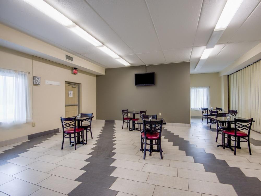 Econo Lodge Forest City Bagian luar foto